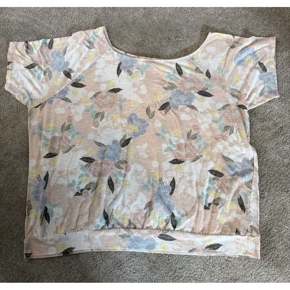 Torrid Size 6 Floral Knit Top Pastel Short sleeve